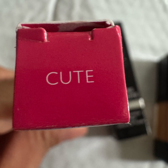 Laura Geller Eyeshadow and Lipstick Set with Pink and Tan - Picture 7 of 8